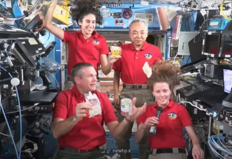جشن گرفتن یاسمین مقبلی و دیگر فضانوردان در ایستگاه فضایی